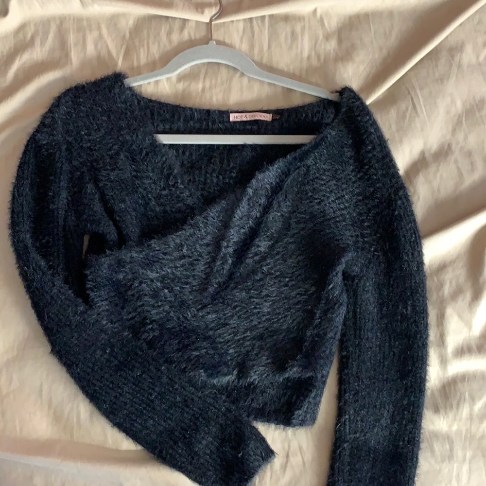 Cropped v neck
